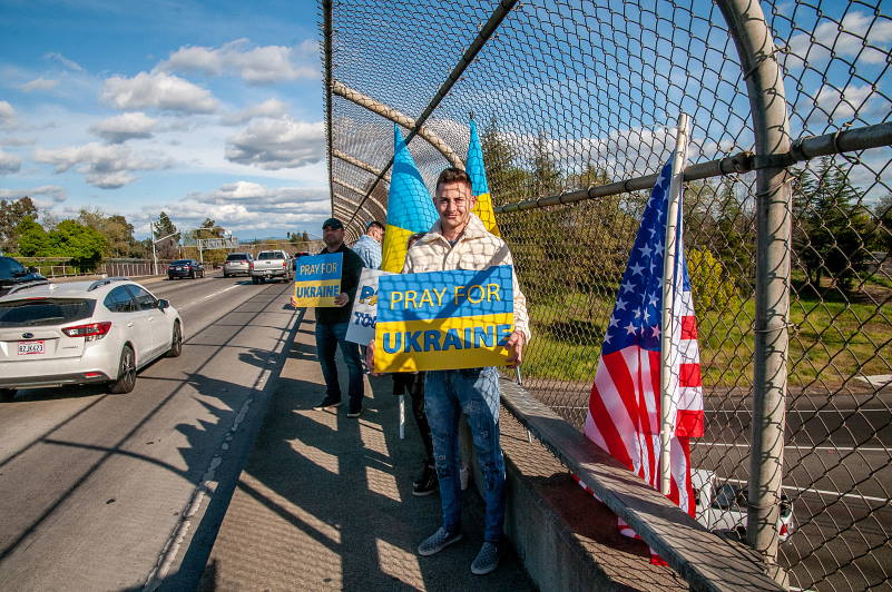 Demonstrators take to I-80 overpass in Citrus Heights to support Ukraine
