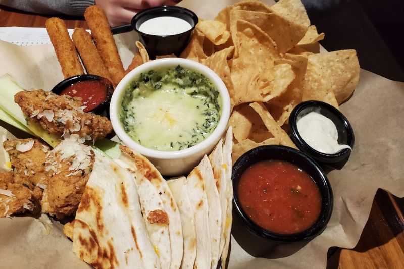 sample platter from apple bees