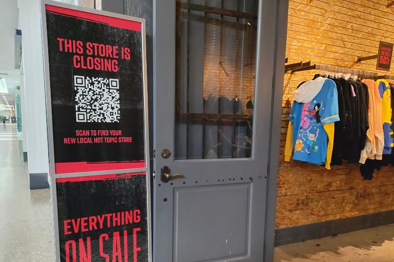 Hot Topic has announced it will be closing. // SB Williams