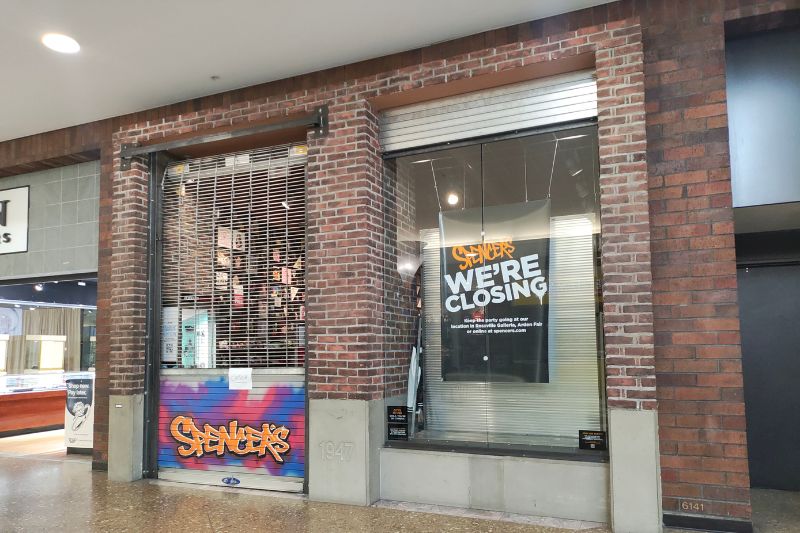 Spencer's Sunrise Mall location has closed. 