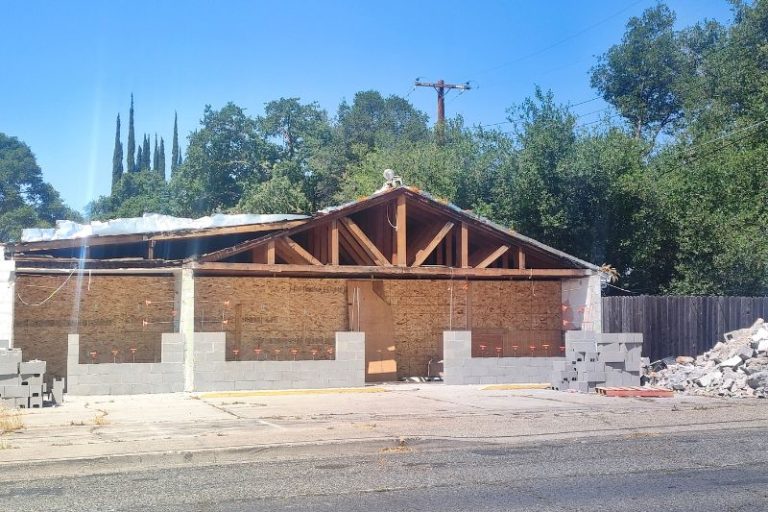 The site of an old sports bar on Mariposa Avenue is being transformed into a coffee shop.