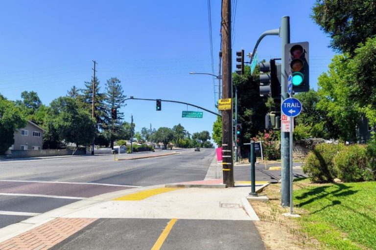 The Arcade Cripple Creek Trail at Arcade Lake Lane and Sayonara Drive. // SB Williams