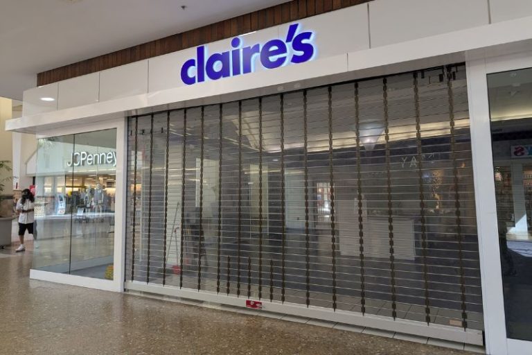 Claire's in Sunrise Mall has closed.