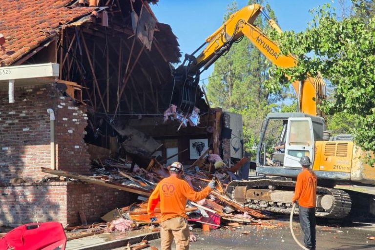 Crews and heavy construction equipment could be seen at the site of the former Marie Callender's building on Thursday, Aug. 28, 2025. // CH Sentinel